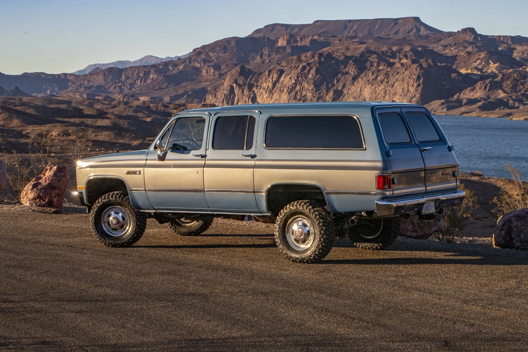 1987 GMC Suburban 7th Gen - Image 25 of 31