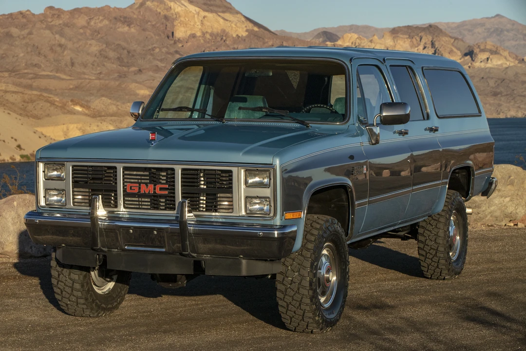 1987 GMC Suburban 7th Gen - Image 10 of 31
