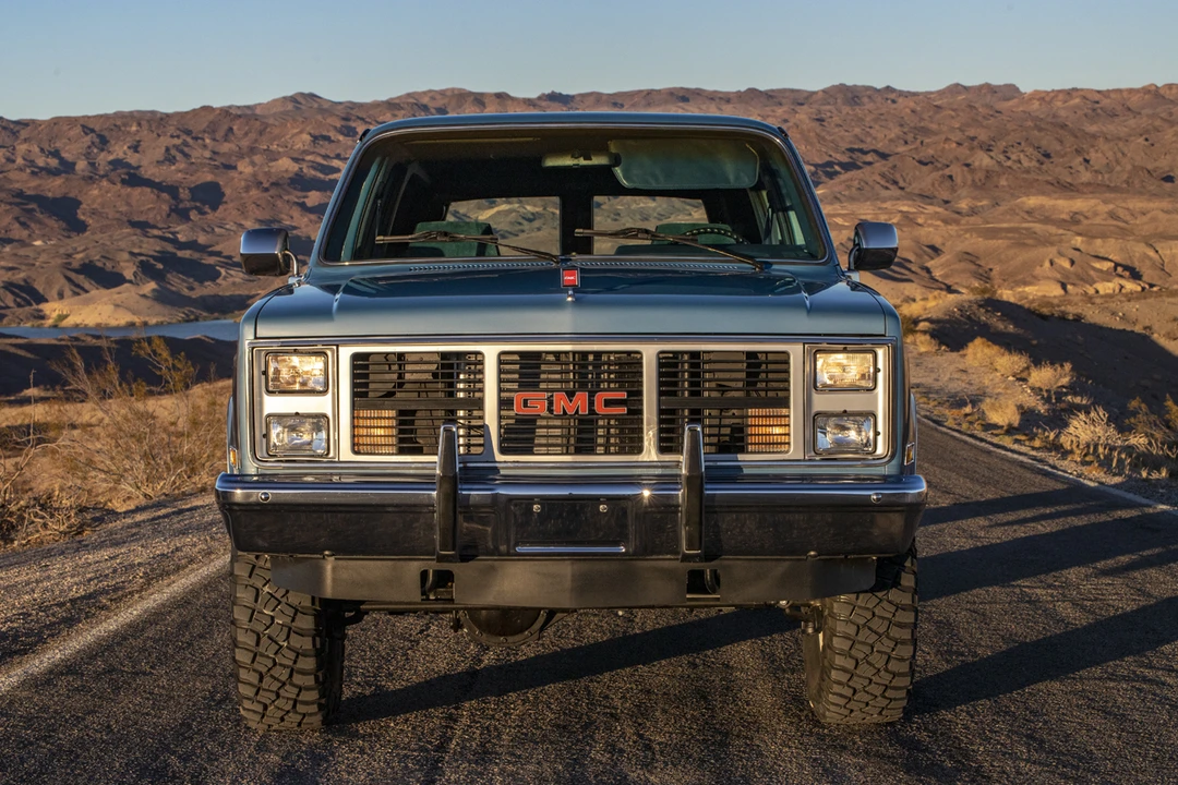1987 GMC Suburban 7th Gen - Image 13 of 31
