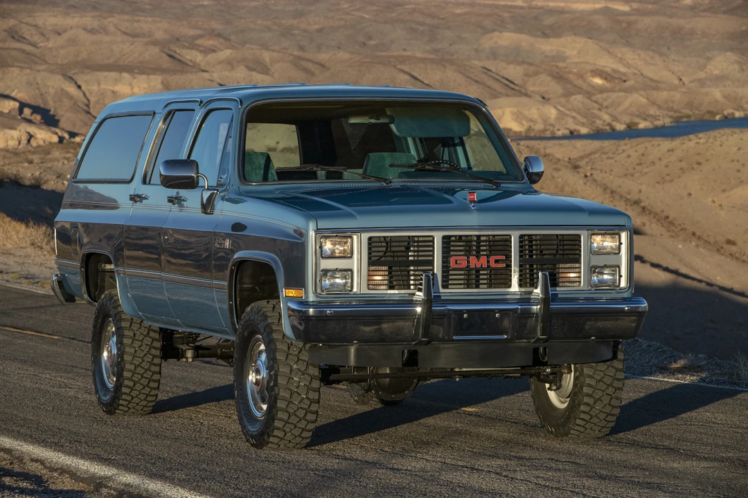 1987 GMC Suburban 7th Gen - Image 16 of 31