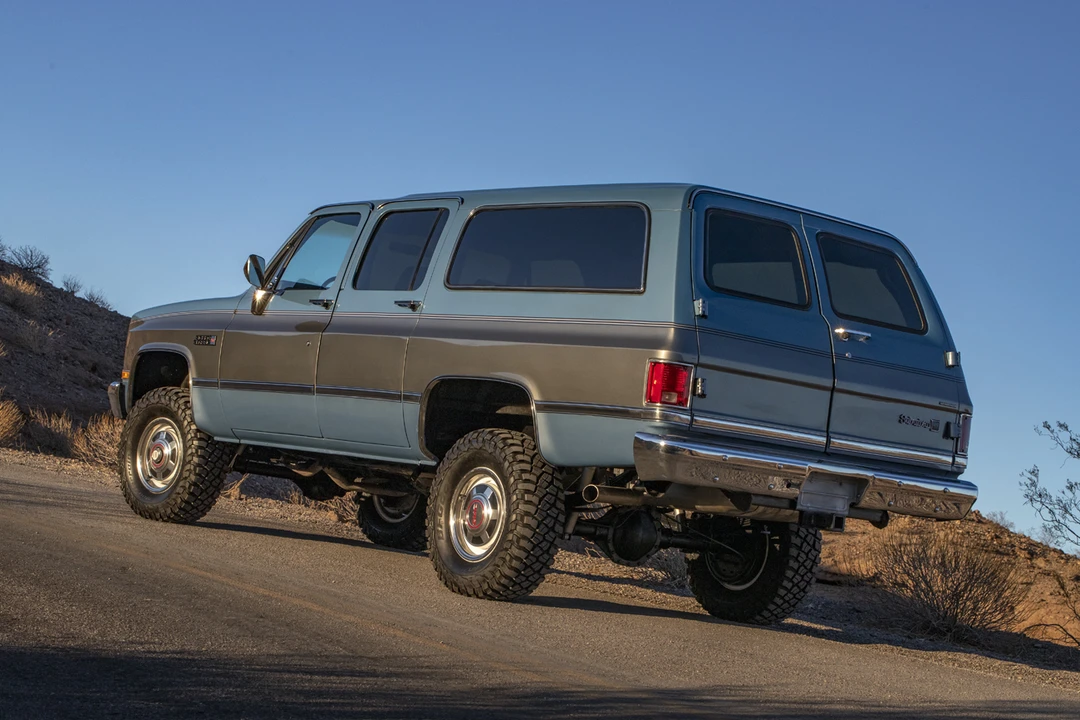 1987 GMC Suburban 7th Gen - Image 24 of 31