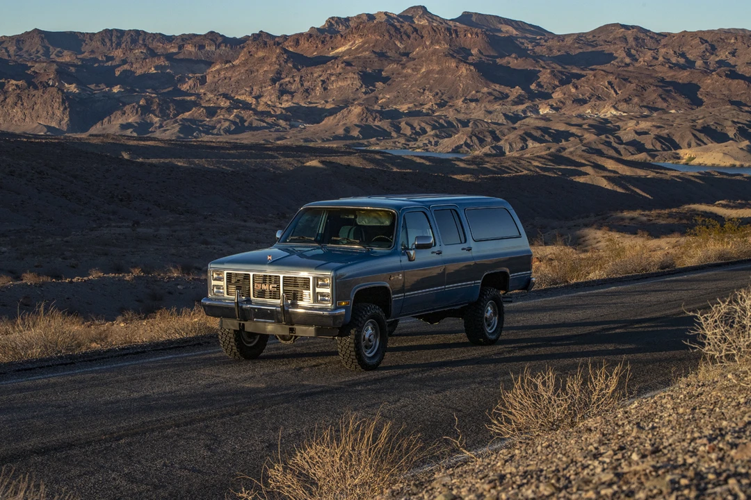 1987 GMC Suburban 7th Gen - Image 2 of 31