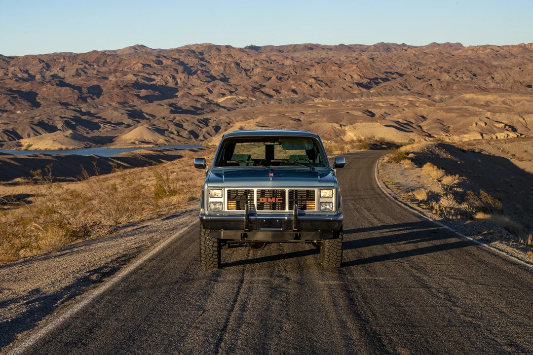 1987 GMC Suburban 7th Gen - Image 11 of 31