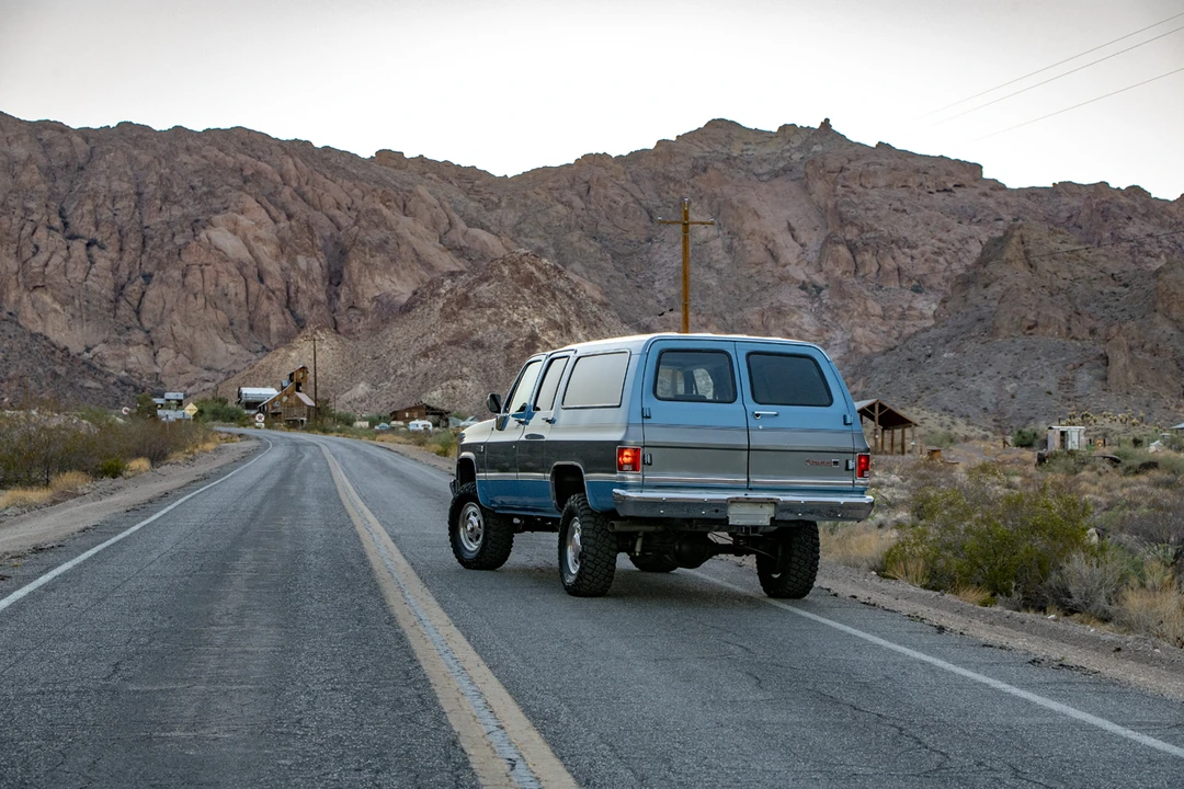 1987 GMC Suburban 7th Gen - Image 23 of 31