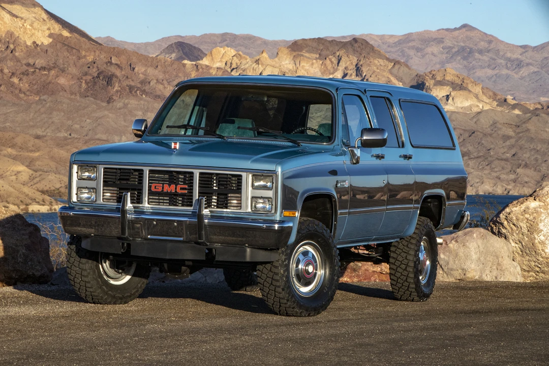 1987 GMC Suburban 7th Gen - Image 8 of 31
