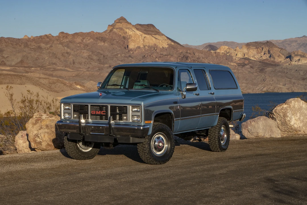 1987 GMC Suburban 7th Gen - Image 3 of 31