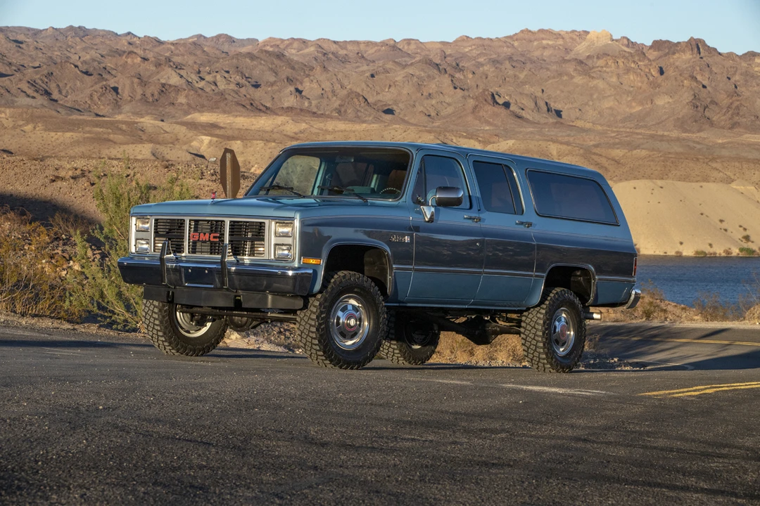 1987 GMC Suburban 7th Gen - Image 4 of 31