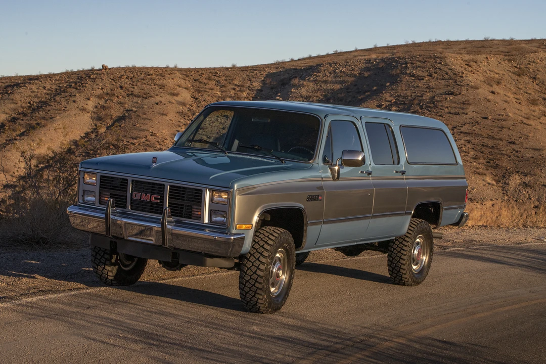 1987 GMC Suburban 7th Gen - Image 5 of 31