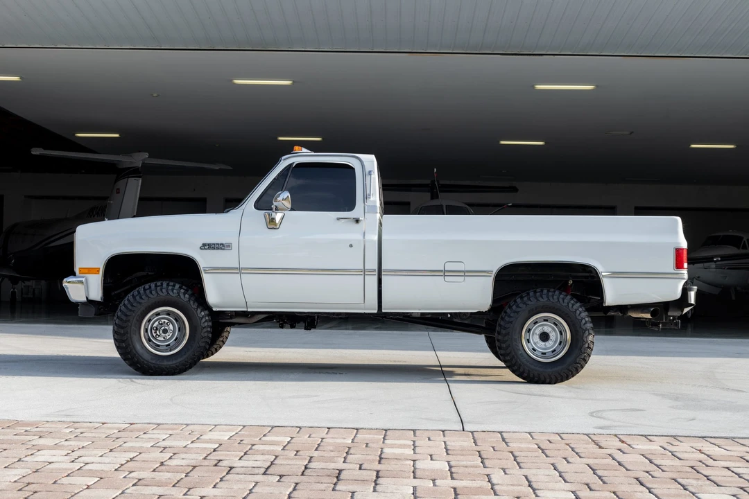 1987 GMC C/K 3rd Gen - Image 5 of 31