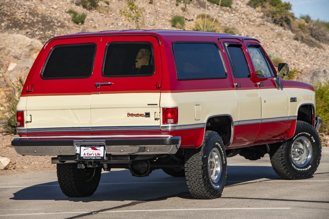 1987 GMC Suburban 7th Gen - Image 29 of 31
