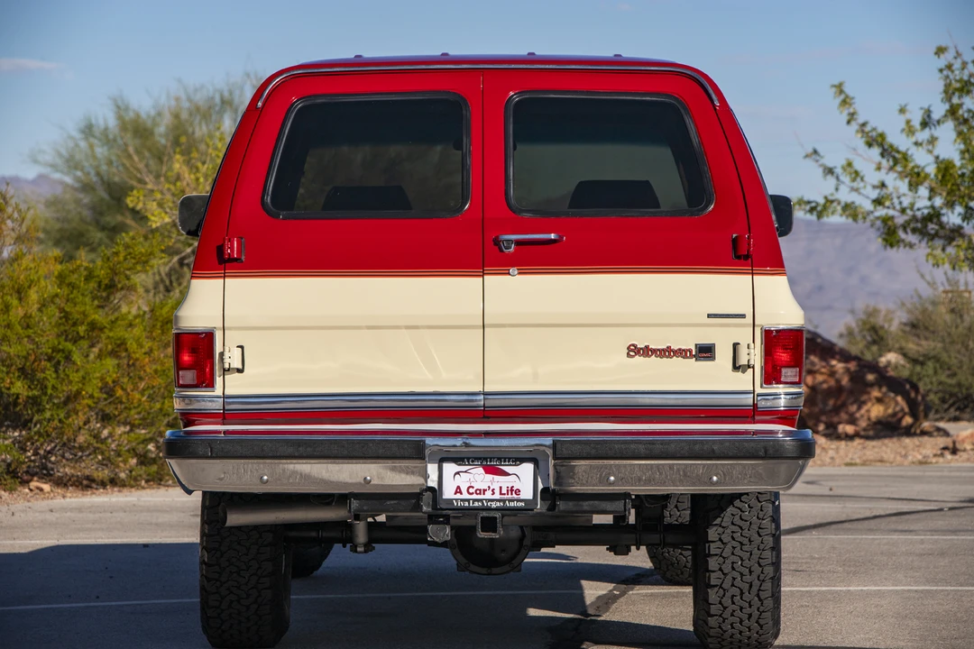 1987 GMC Suburban 7th Gen - Image 24 of 31