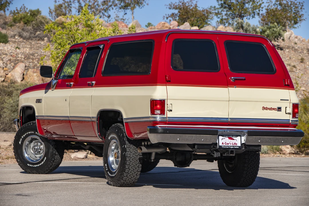 1987 GMC Suburban 7th Gen - Image 17 of 31