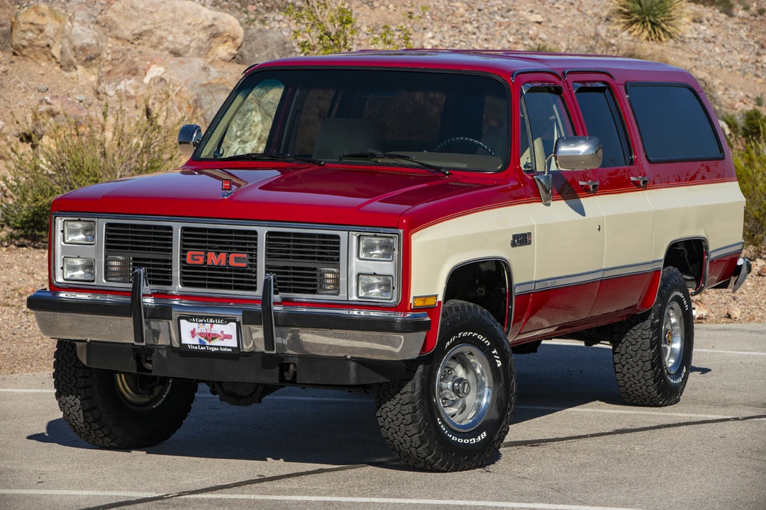 1987 GMC Suburban 7th Gen - Image 2 of 31