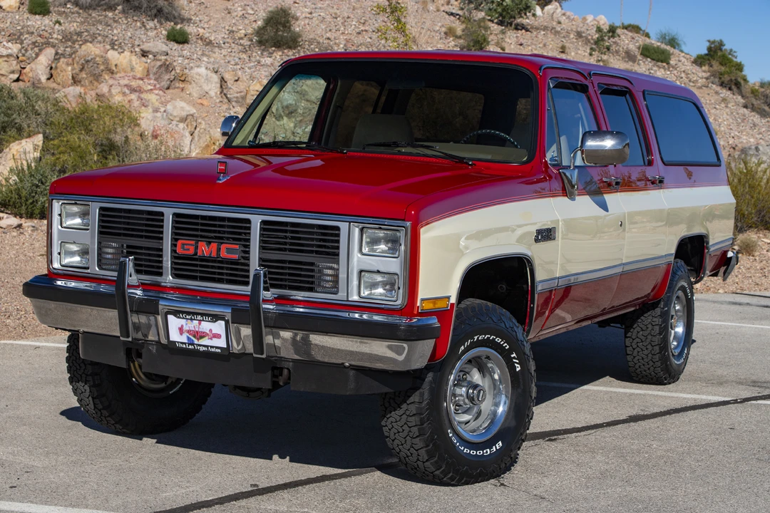 1987 GMC Suburban 7th Gen - Image 7 of 31