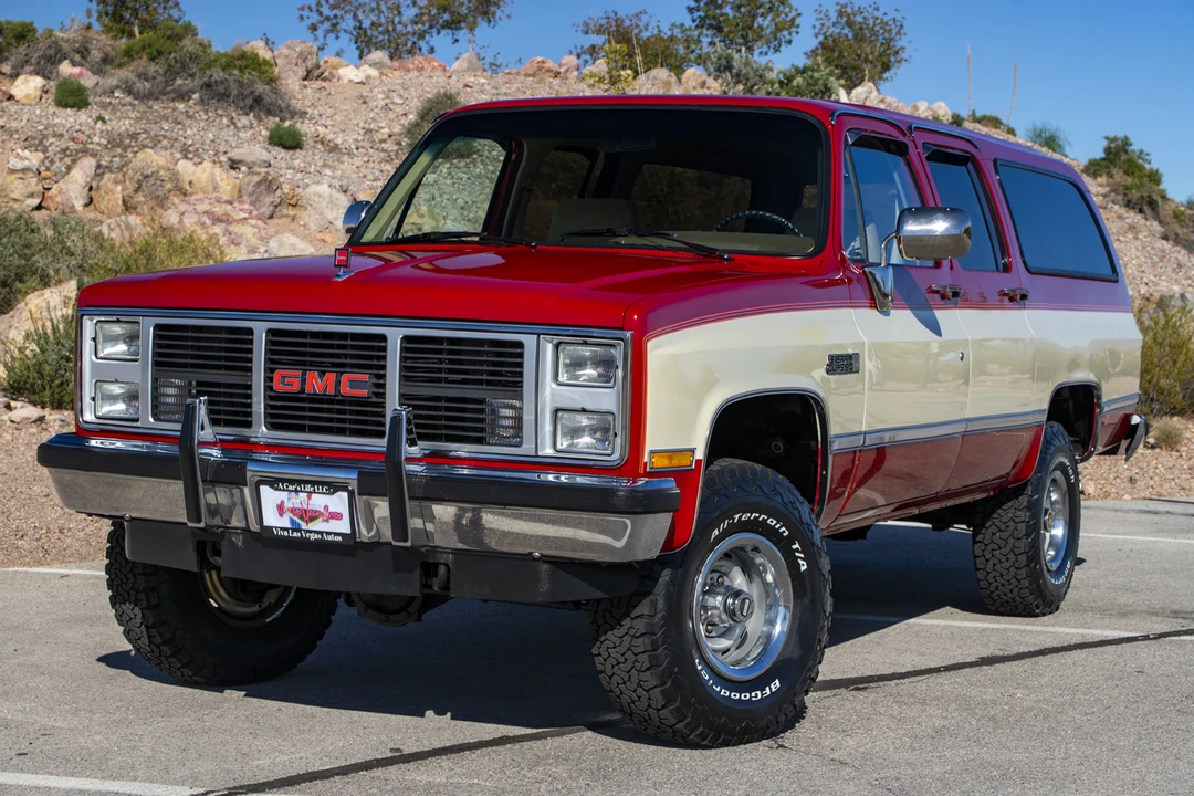 1987 GMC Suburban 7th Gen - Image 8 of 31
