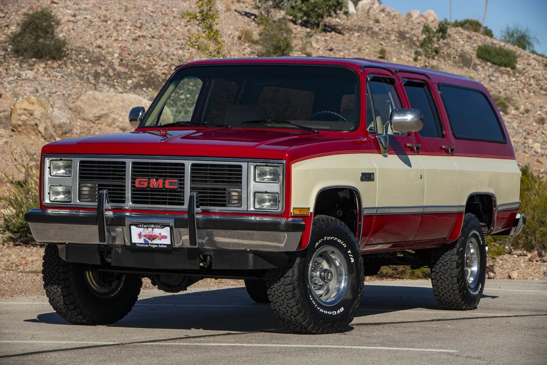 1987 GMC Suburban 7th Gen - Image 3 of 31