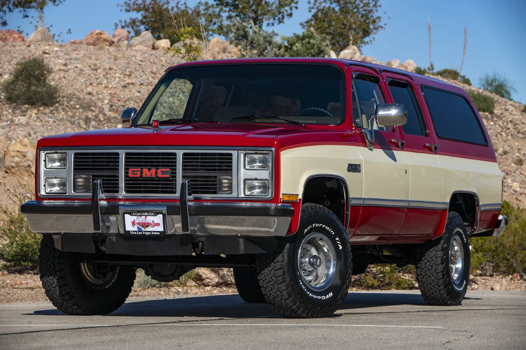 1987 GMC Suburban 7th Gen - Image 4 of 31