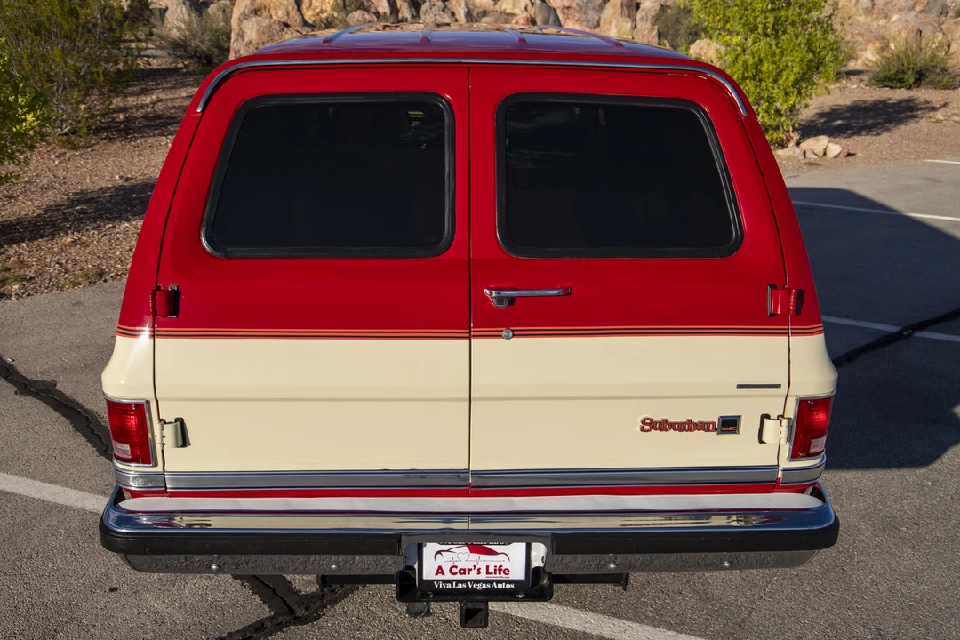 1987 GMC Suburban 7th Gen - Image 27 of 31