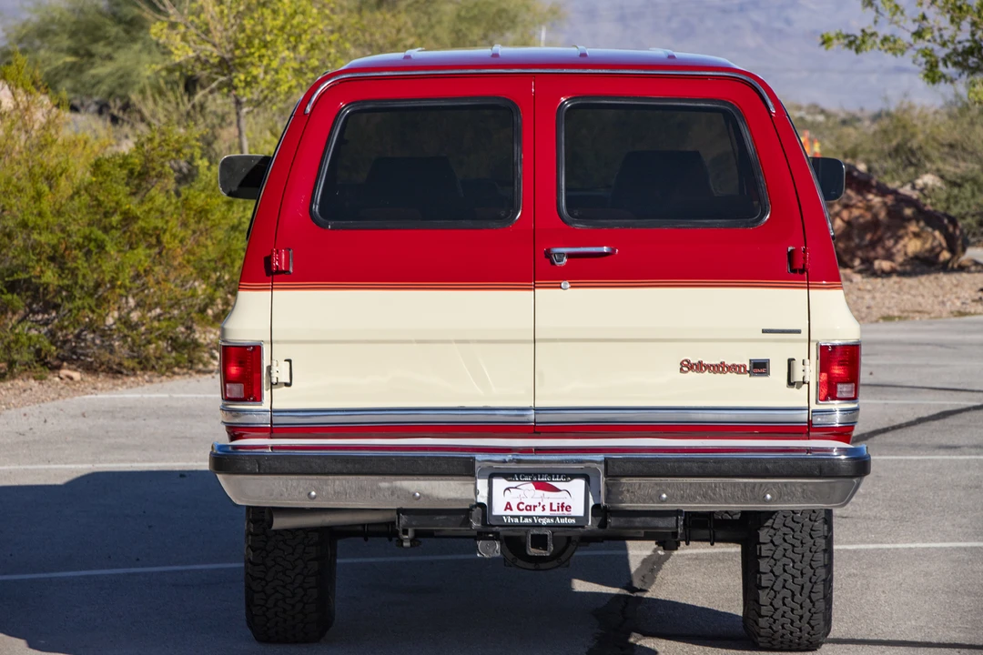 1987 GMC Suburban 7th Gen - Image 25 of 31