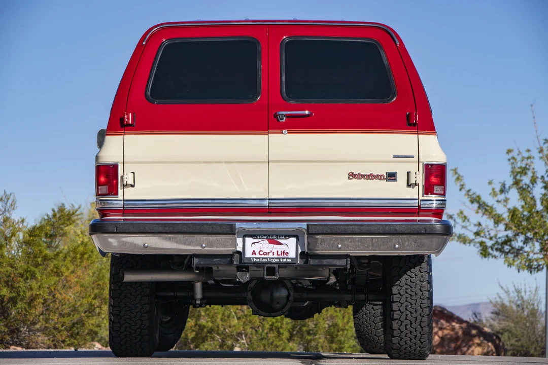 1987 GMC Suburban 7th Gen - Image 26 of 31
