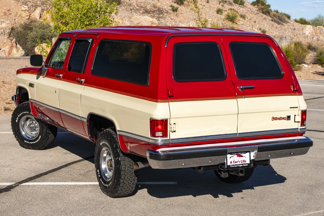 1987 GMC Suburban 7th Gen - Image 19 of 31