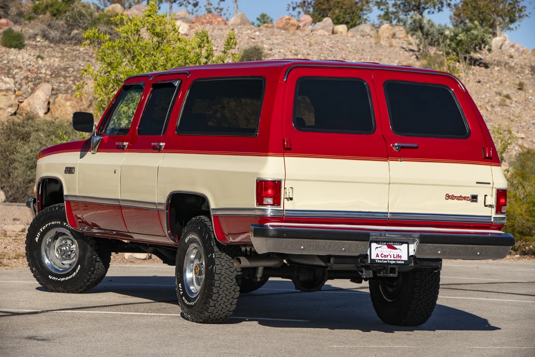 1987 GMC Suburban 7th Gen - Image 20 of 31