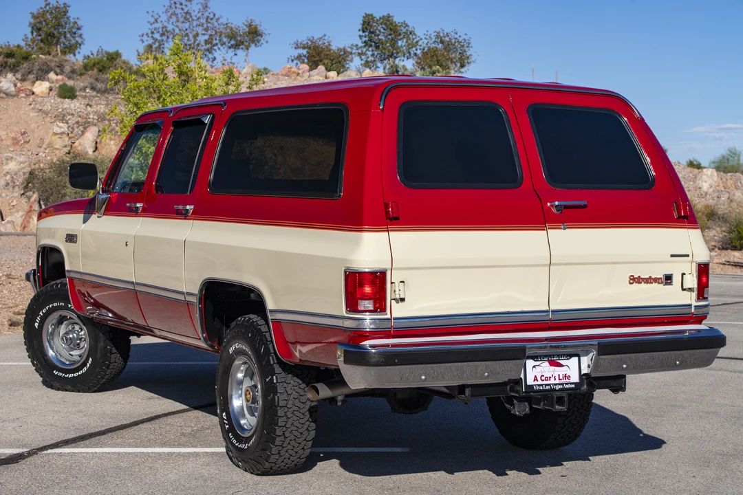 1987 GMC Suburban 7th Gen - Image 21 of 31