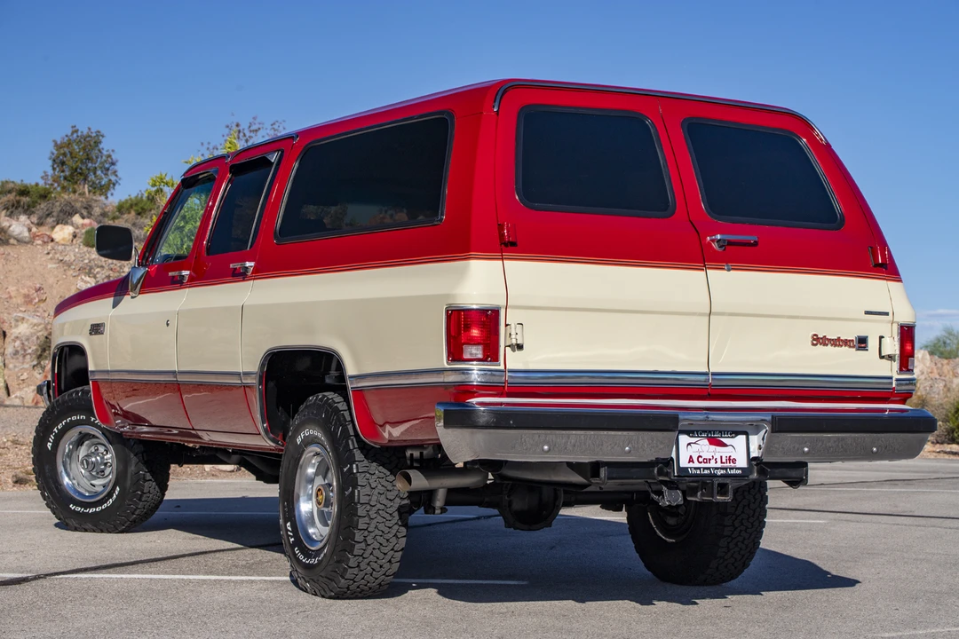 1987 GMC Suburban 7th Gen - Image 22 of 31
