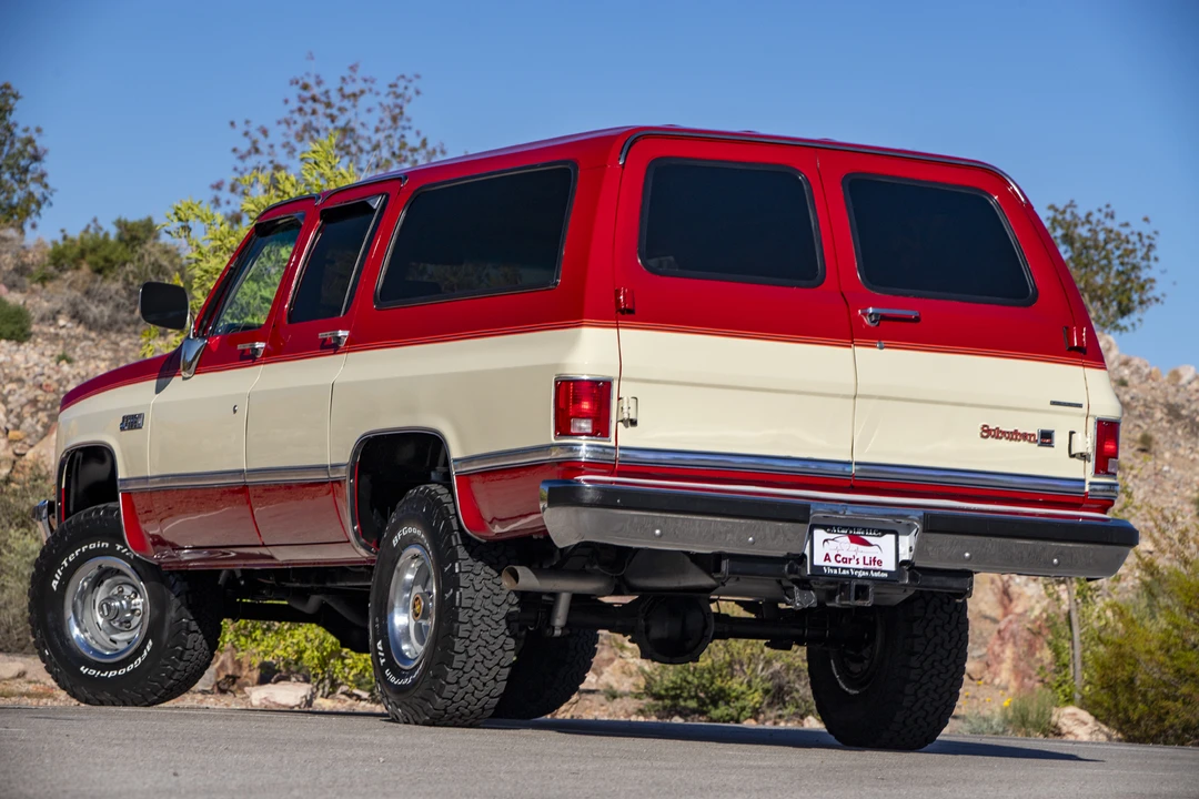 1987 GMC Suburban 7th Gen - Image 23 of 31