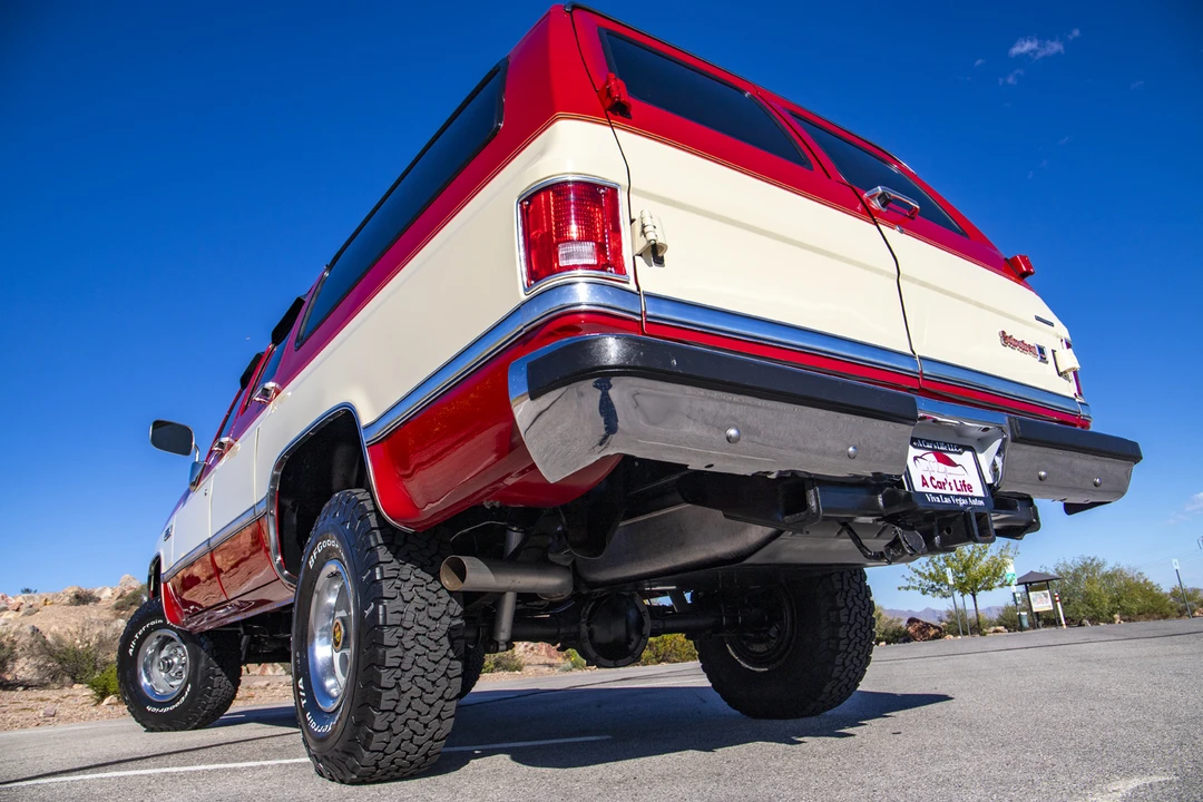 1987 GMC Suburban 7th Gen - Image 16 of 31