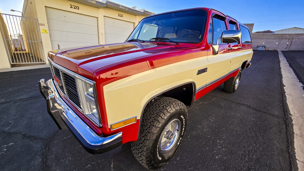 1987 GMC Suburban 7th Gen - Image 9 of 31