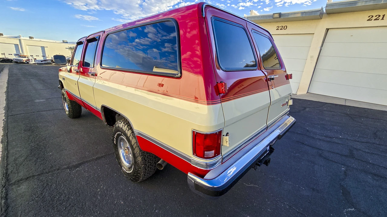 1987 GMC Suburban 7th Gen - Image 15 of 31