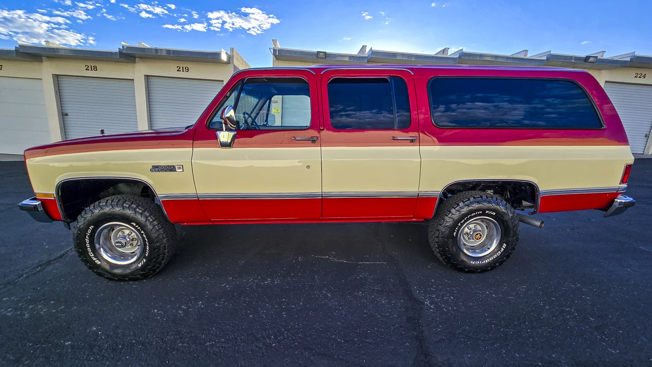 1987 GMC Suburban 7th Gen - Image 14 of 31