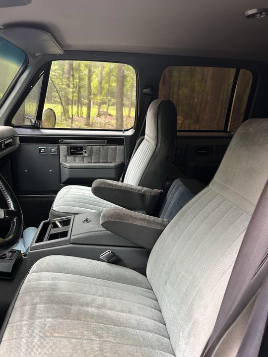1987 GMC Suburban 7th Gen - Image 8 of 8