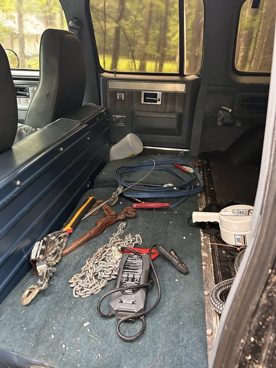 1987 GMC Suburban 7th Gen - Image 6 of 8