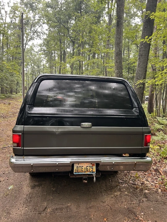 1987 GMC Suburban 7th Gen - Image 3 of 8
