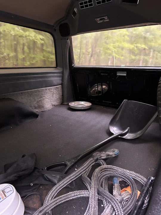 1987 GMC Suburban 7th Gen - Image 5 of 8