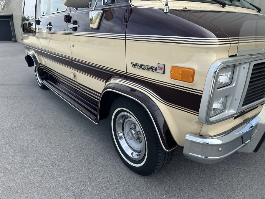 1987 GMC G-series Van - Image 9 of 29