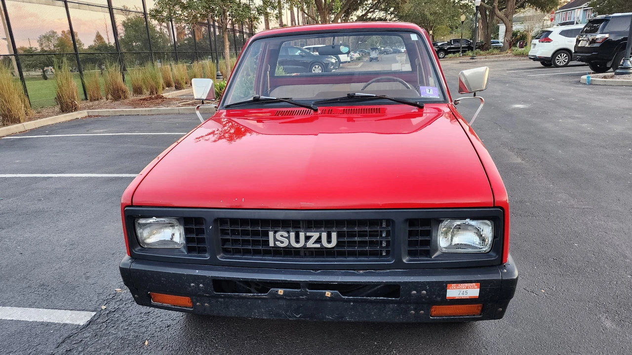 1987 Isuzu - Image 10 of 15