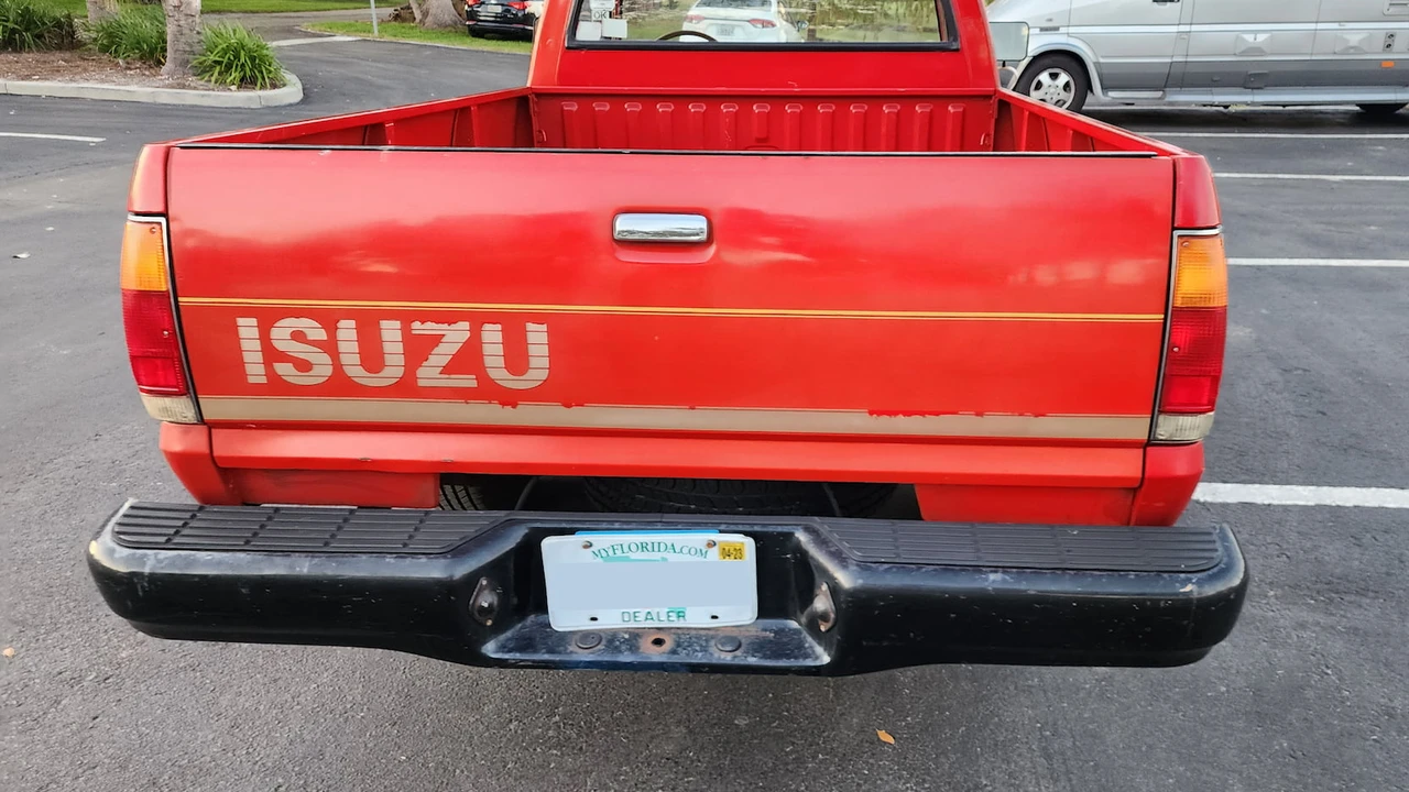 1987 Isuzu - Image 11 of 15