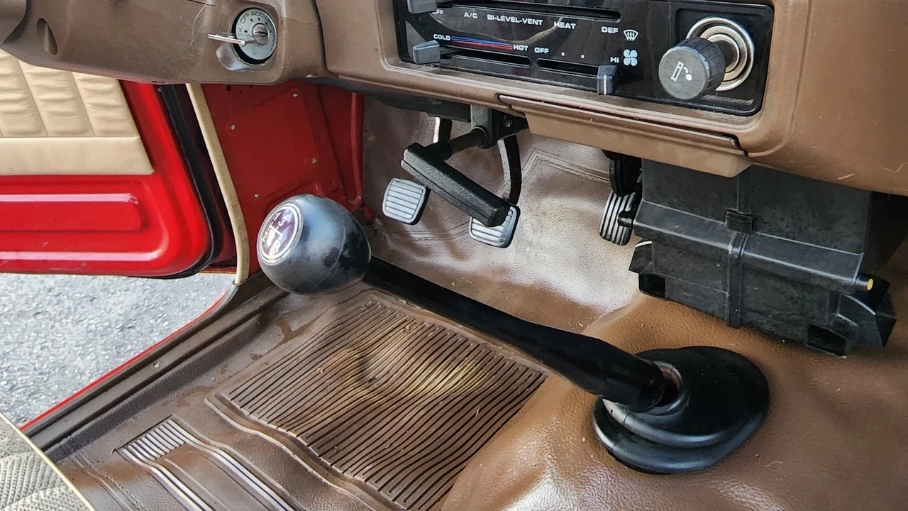 1987 Isuzu - Image 7 of 15