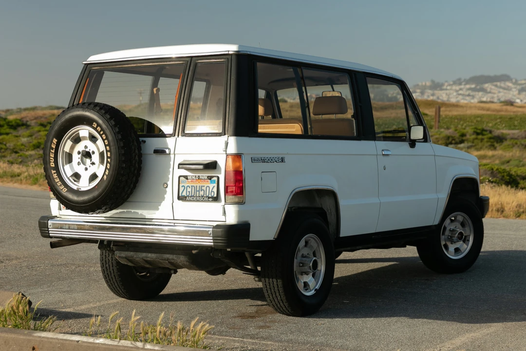 1987 Isuzu Trooper - Image 2 of 31