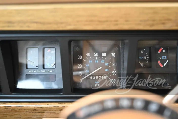 1987 Jeep SJ Grand Wagoneer - Image 6 of 17