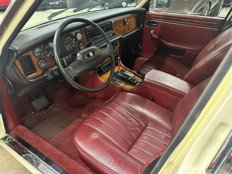 1987 Jaguar XJ Series 3 - Image 2 of 2