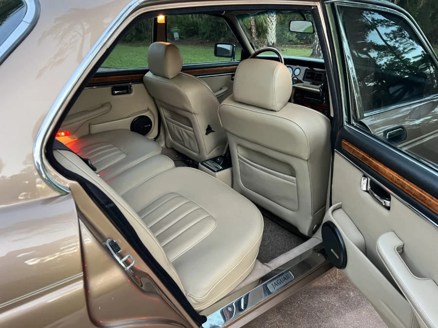 1987 Jaguar XJ Series 3 - Image 30 of 31