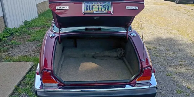 1987 Jaguar XJ Vanden Plas Sedan 4D