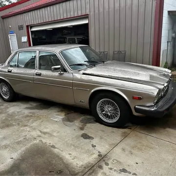 1987 Jaguar XJ XJ6 Vanden Plas Sedan 4D