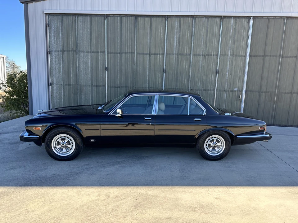 1987 Jaguar XJ Series 3 - Image 10 of 31