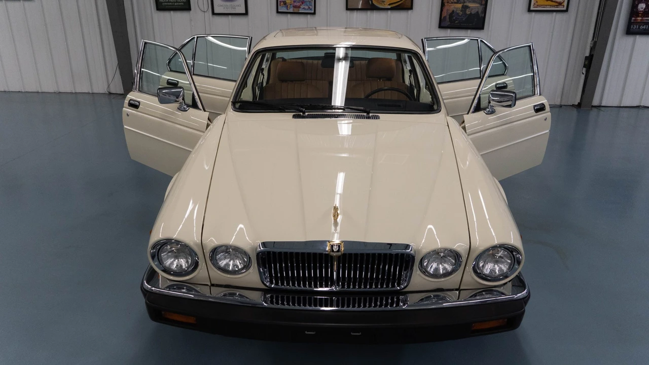 1987 Jaguar XJ Series 3 - Image 18 of 31