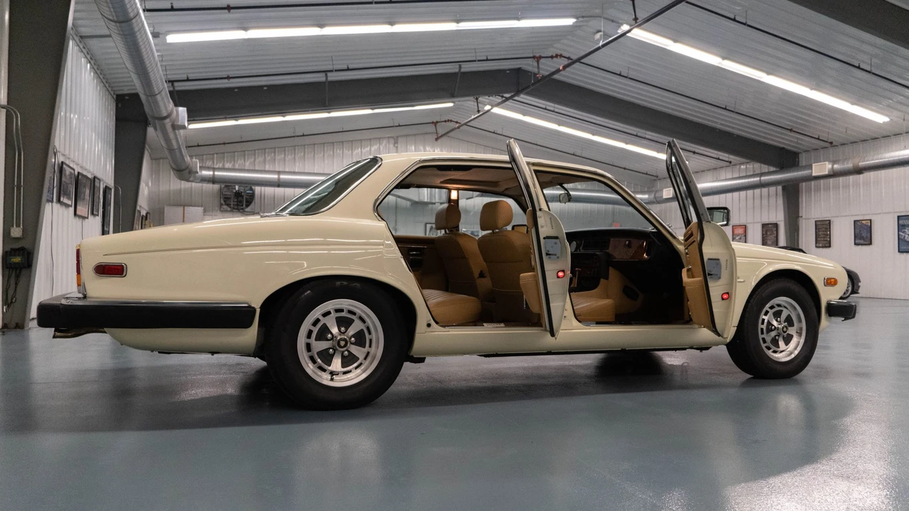 1987 Jaguar XJ Series 3 - Image 25 of 31